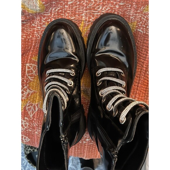 Forever 21 Fab Shiny Black Chunky Boots With Silver Laces Size 8 Worn Once! - Picture 3 of 9